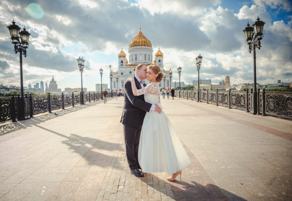 Свадебная фотосессия у Храма Христа Спасителя